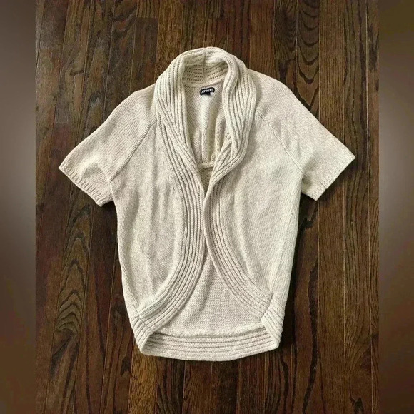 Express Women’s S Beige/White Knit Short-Sleeve Open-Front Sweater - Picture 1 of 7